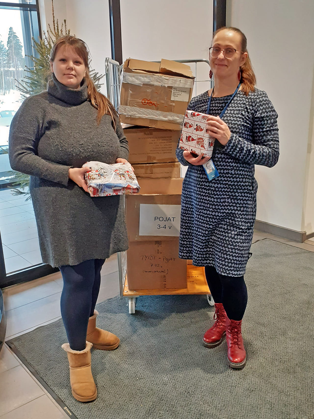 Suomen DSV-yhtiöt lahjoittivat joululahjoja Rinnekodin lapsille ja nuorille.
